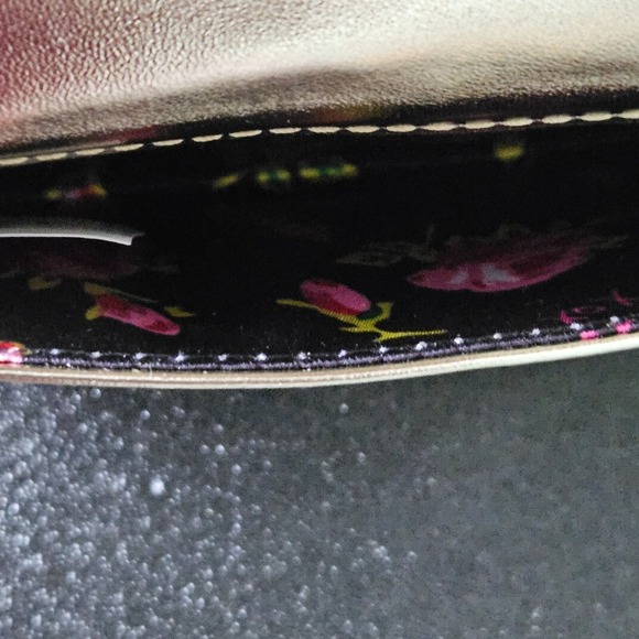 Betsey Johnson Blush Celly Embossed Wallet Wristlet Heart Gem & Chain Strap - Picture 8 of 14